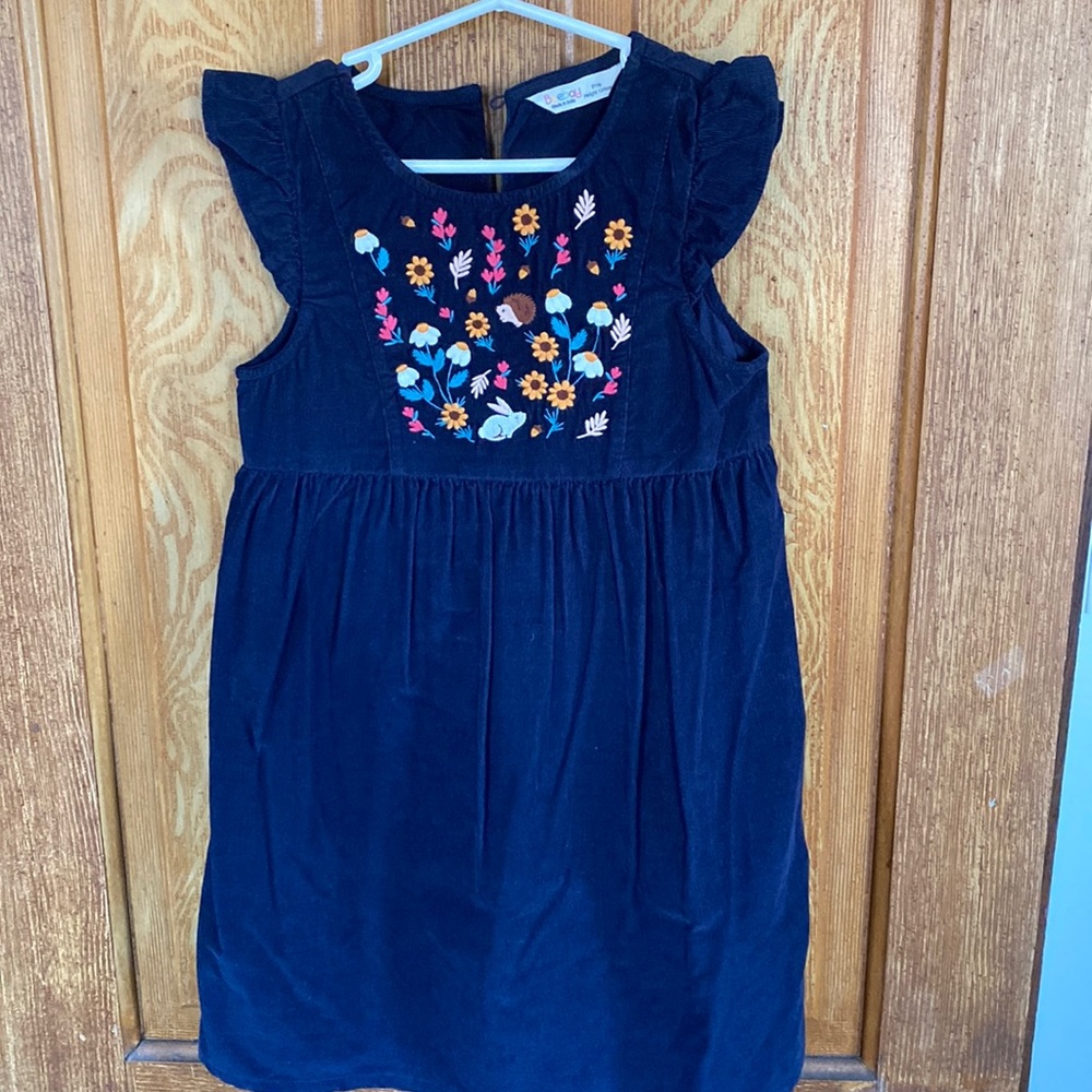 Nwot Beebay size 8 corduroy dress with embroidery